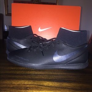 Nike phantom vision indoor soccer shoes cleats